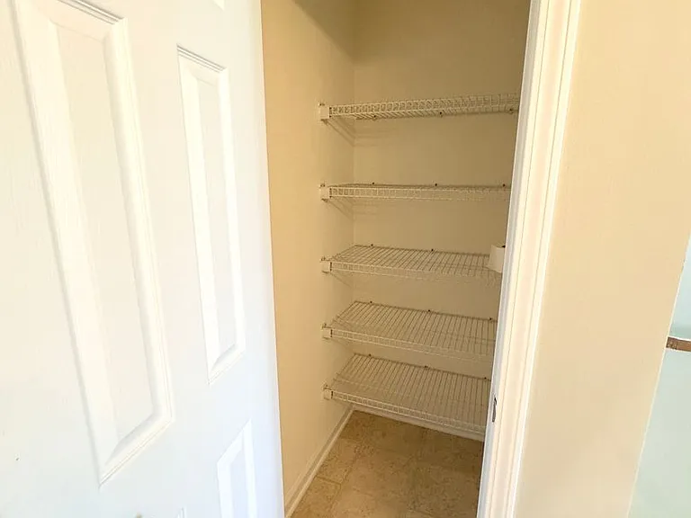 420 Hillsborough Dr — Photo 16