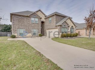 705 Twin Hills Ln, Desoto, TX 75115