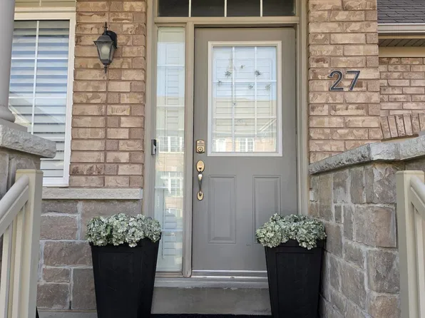 27 Saint Dennis Rd, Brampton, ON L6R 3W7