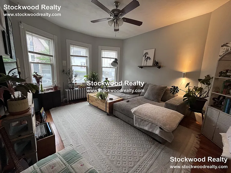 274 E Cottage St #1 — Photo 1