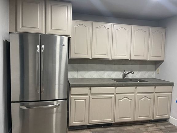 3rd image of 555 N Broadway APT 22