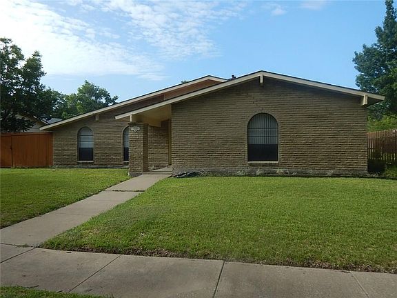 2nd image of 5040 Brandenburg Ln