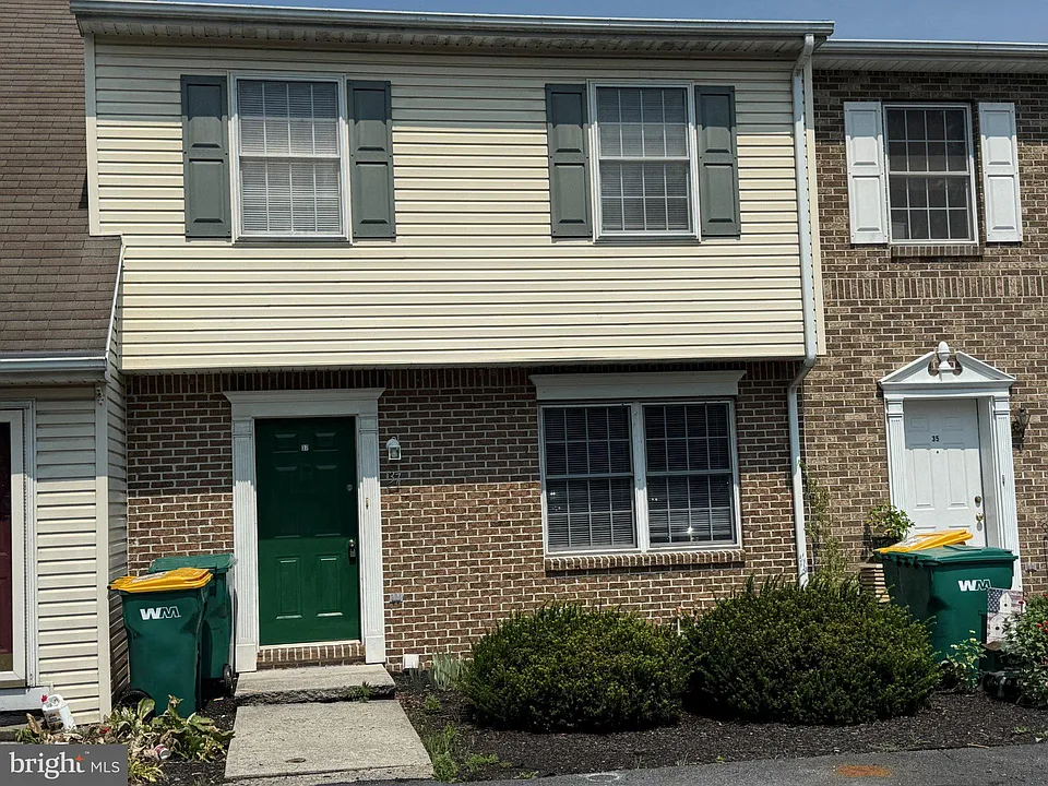 37 Queen Ave