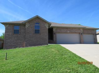 1202 E Highview Dr, Ozark, MO 65721