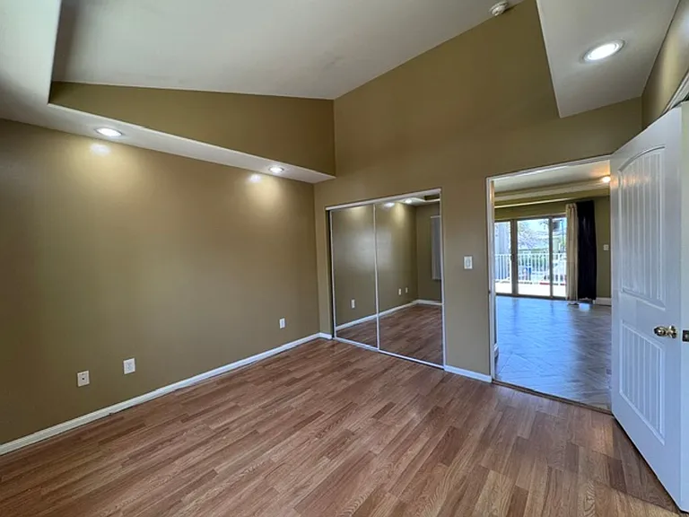 1120 Stanley Ave — Photo 9