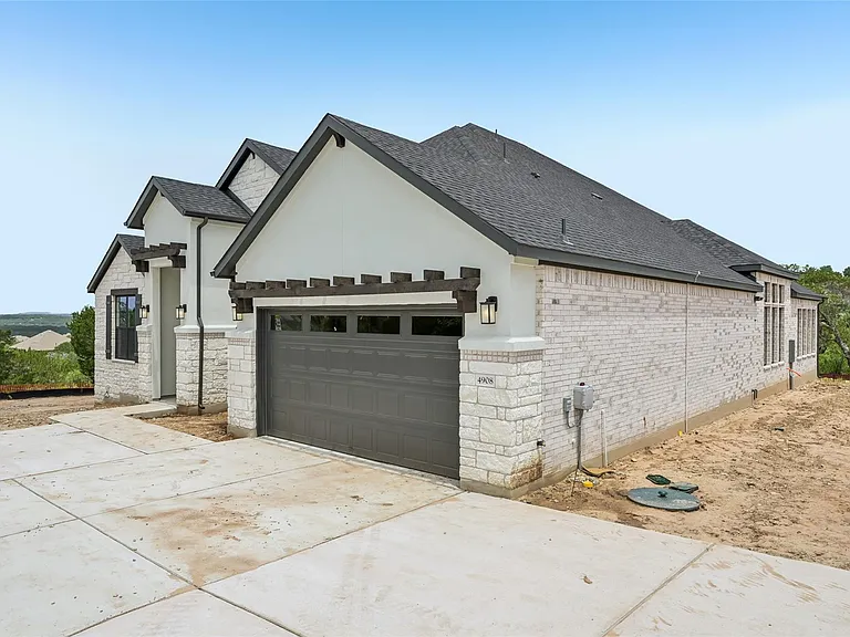 4908 Turquesa Dr — Photo 2