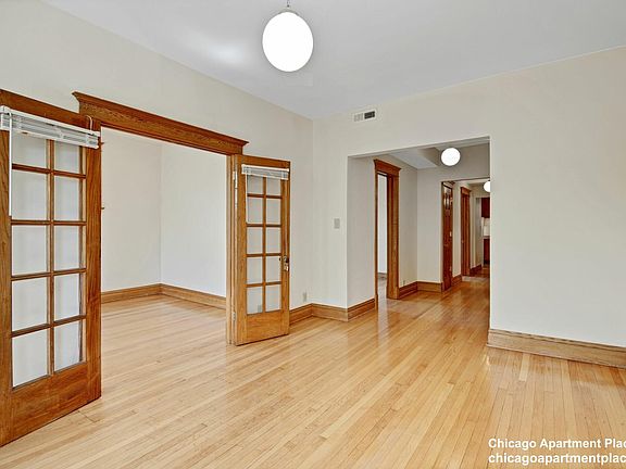 3rd image of 854 W Waveland Ave APT 2