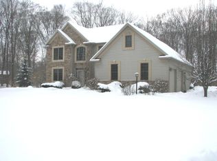 38905 Bear Creek Dr, Grafton, OH 44044