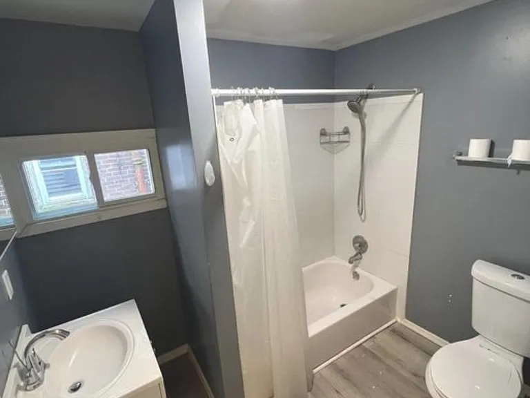 1117 Upland St #2 — Photo 6