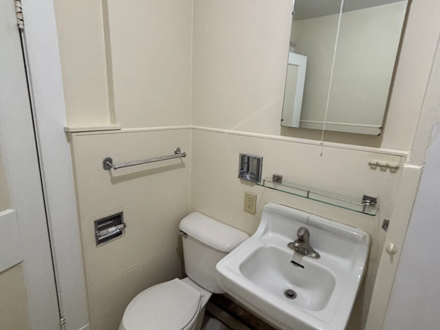 2 bed, 1568 sqft, $925 — Photo 2