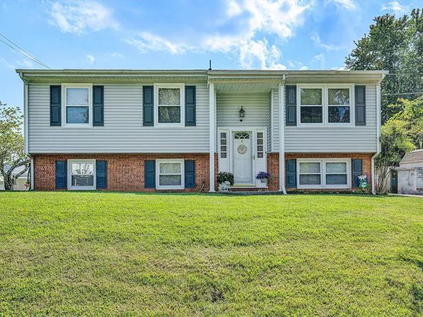 1629 Indian Rock Rd, Roanoke, VA 24014