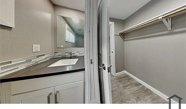 1105 S Woodlawn St — Photo 16