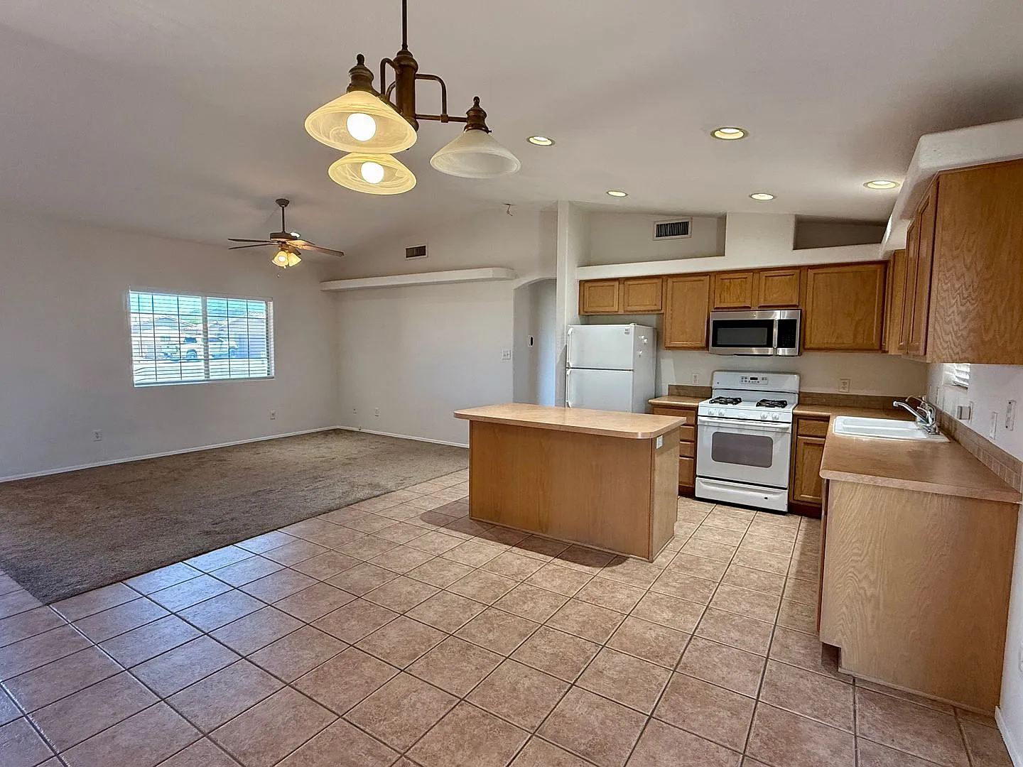 Cul-De-Sac Home 11800 Eclipse Ct — Photo 3
