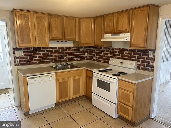 2nd image of 207 N Main St