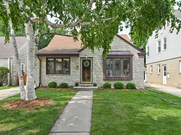 2329 N 89th STREET, Wauwatosa, WI 53226