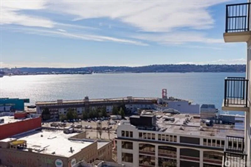2 bed, 2.0 bath, 1350 sqft, $4,500 — Photo 4