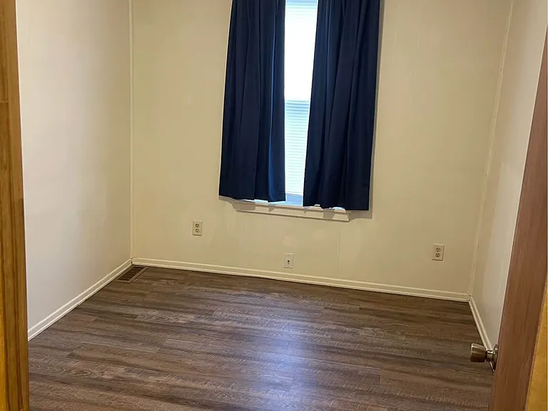 704 Locust St — Photo 8