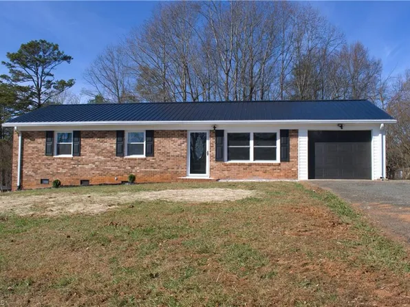 258 Badgett Ave, Mount Airy, NC 27030