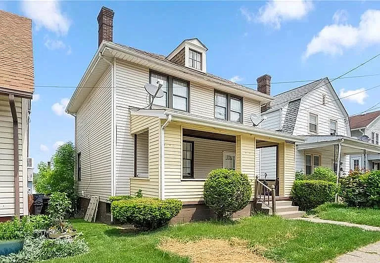 1228 Irwin St — Photo 2