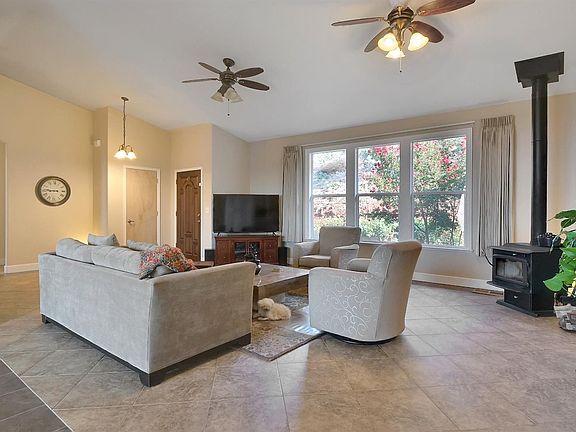 5th image of 7845 White Oak Ln