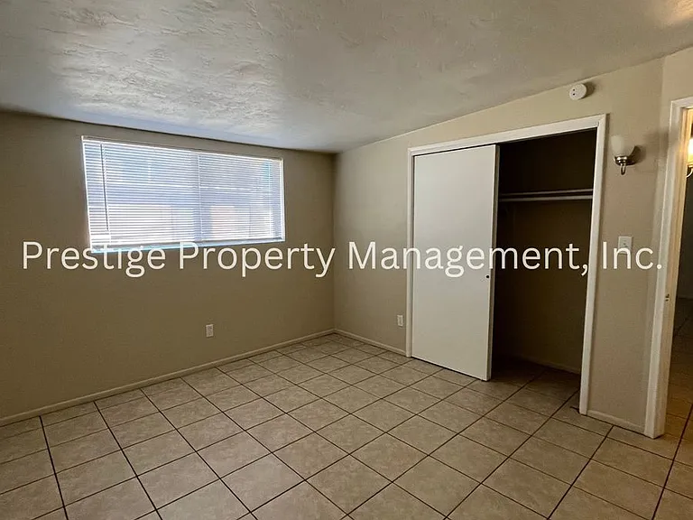 2302-2312 N Ralph Ave — Photo 33