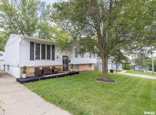 2228 W Kensington Dr, Peoria, IL 61614