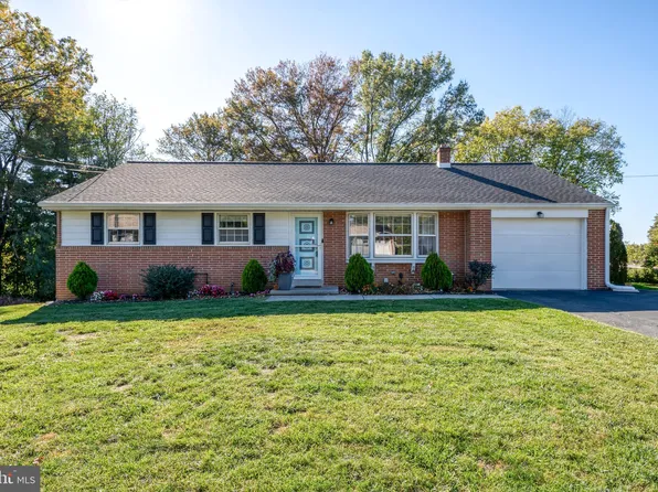 220 Tennyson Dr, Lancaster, PA 17602