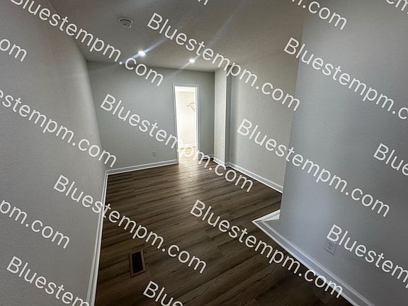 5th image of 1115-1117 E Felix St #79E746393