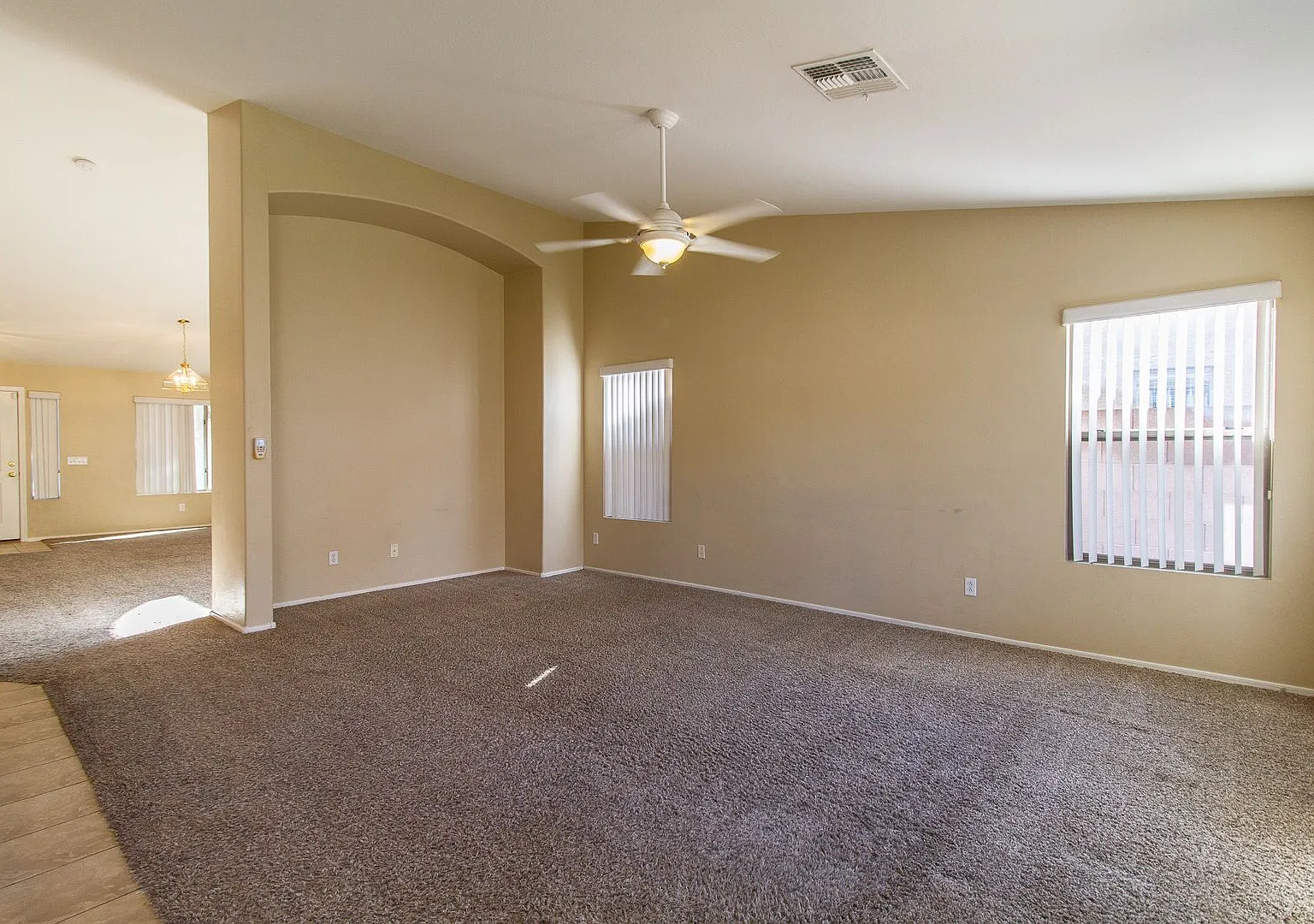 Great 4 bedroom/2 bath house near Estrella Pkwy & Yuma Rd. — Photo 3