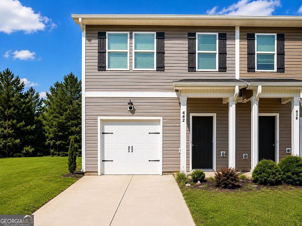 1st image of 432 Oakwood Dr NW