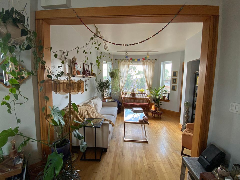 1st image of 2842 W Diversey Ave #3