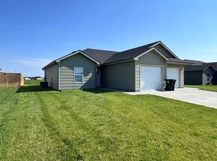 1119 Harbor Dr, Salina, KS 67401