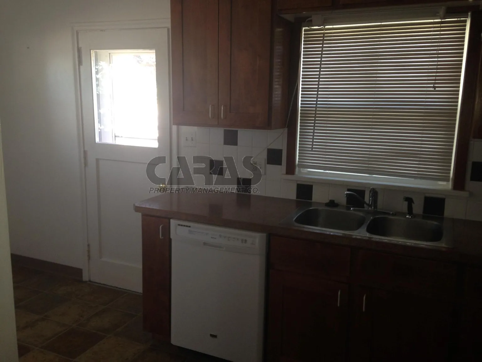 3 bed, 1900 sqft, $2,295 — Photo 4