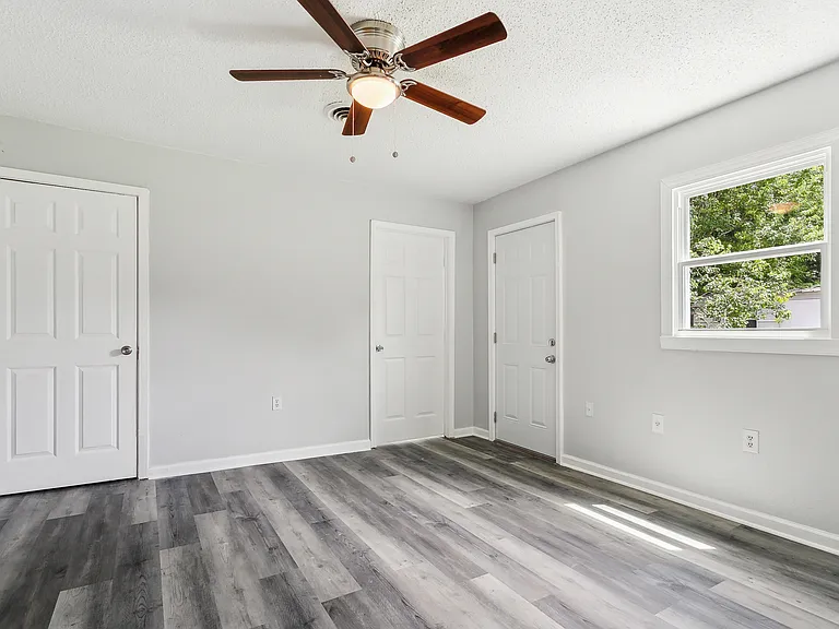 162 Hoover Dr — Photo 8