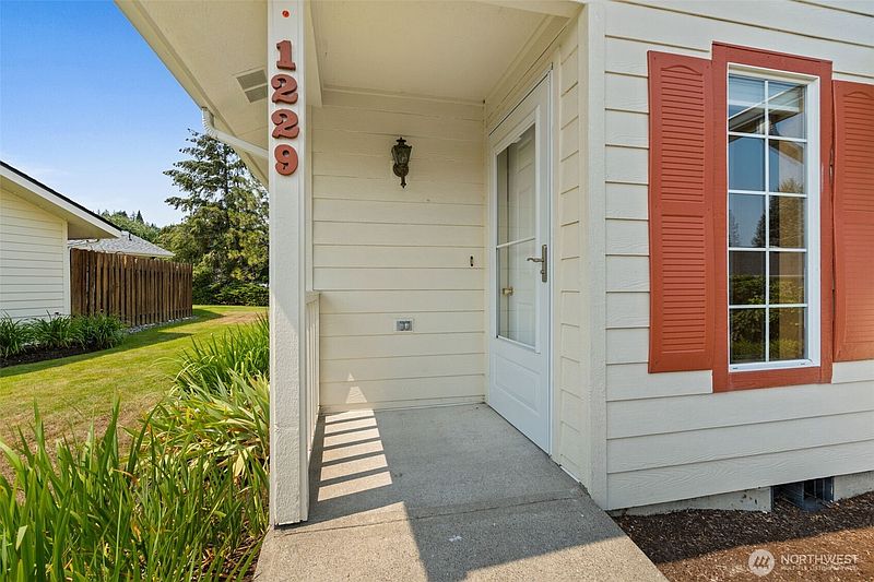 3rd image of 1229 Searle Drive