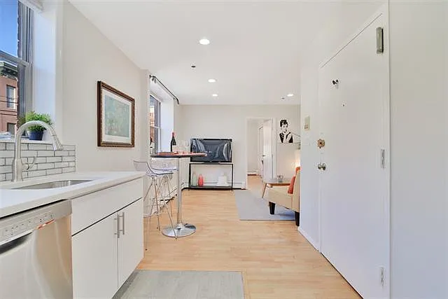 233 Grand St #3L — Photo 6