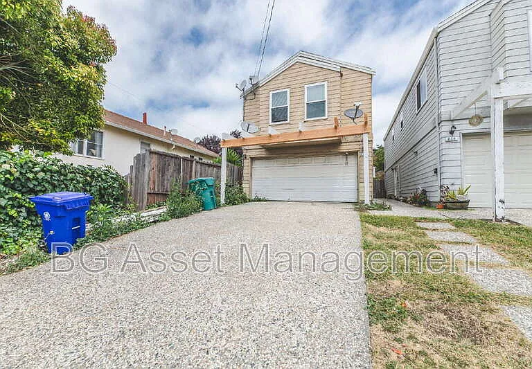 810 3rd St — Photo 29