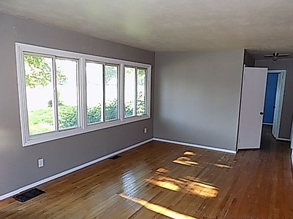 5th image of 314 N Lincoln Dr