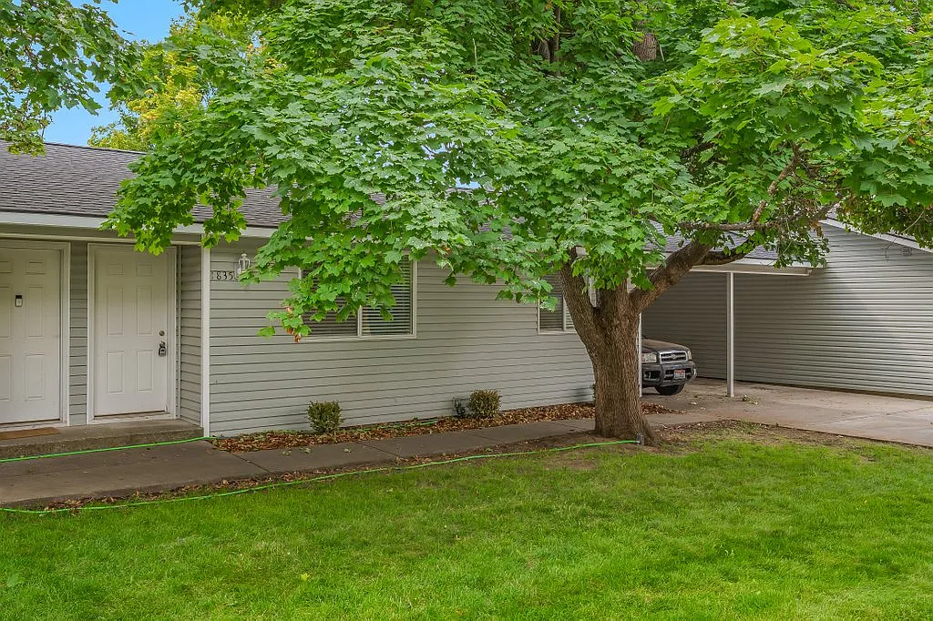 2 bed, 900 sqft, $1,295 — Photo 3