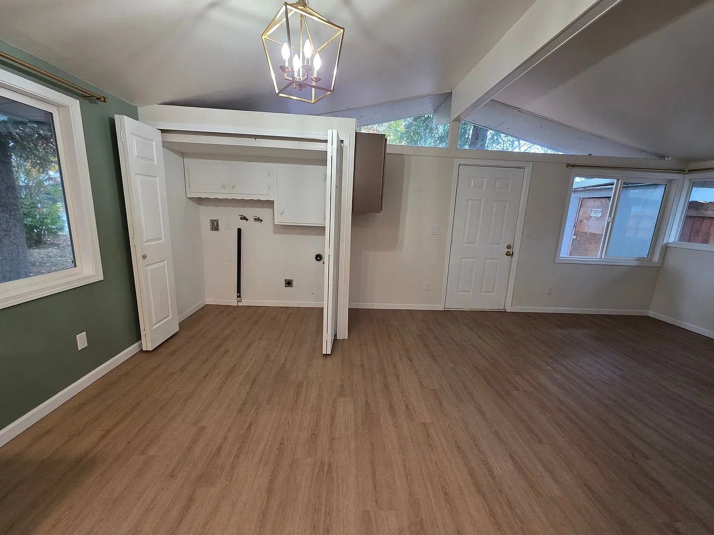 Charming Home in Southeast Grants Pass! — Photo 3