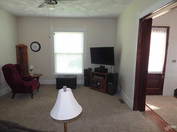 5th image of 103 E Windsor St