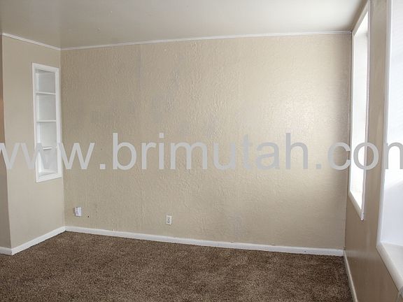 3rd image of 1261 E Alameda Ave