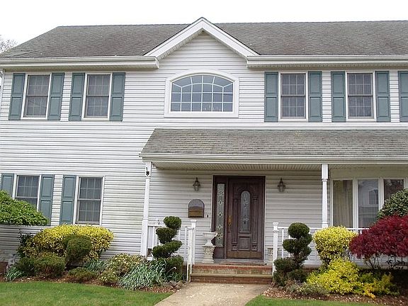 2nd image of 170 Fulton St
