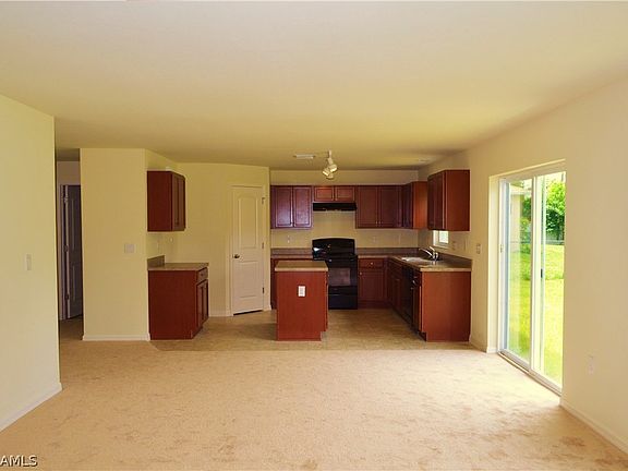 4th image of 227 SW 19th Terrace Cpe