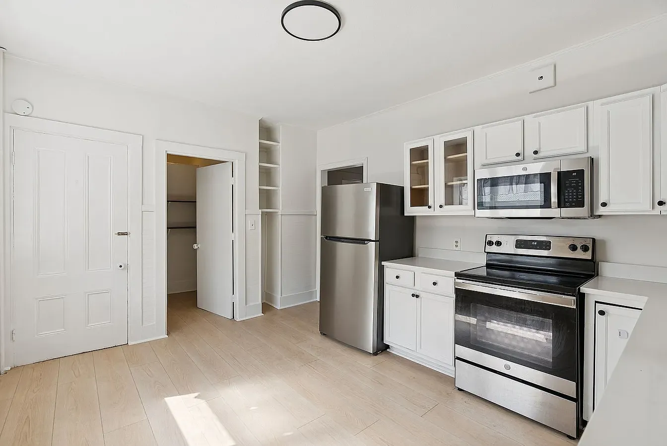 2 bed, 850 sqft, $3,000 — Photo 3