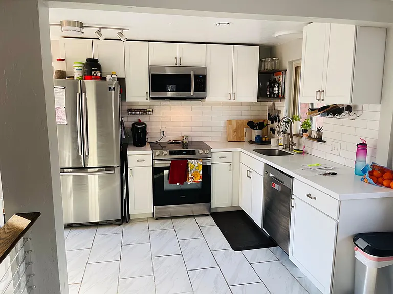 403 E Prospect Rd — Photo 5