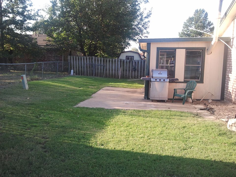 Fenced back yard pool room