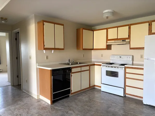 6820 Plaza Dr #5, Niagara Falls, NY 14304