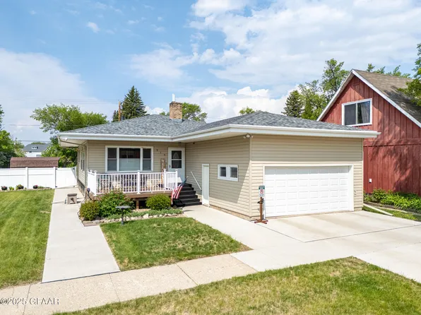 316 Booth Ave, Larimore, ND 58251