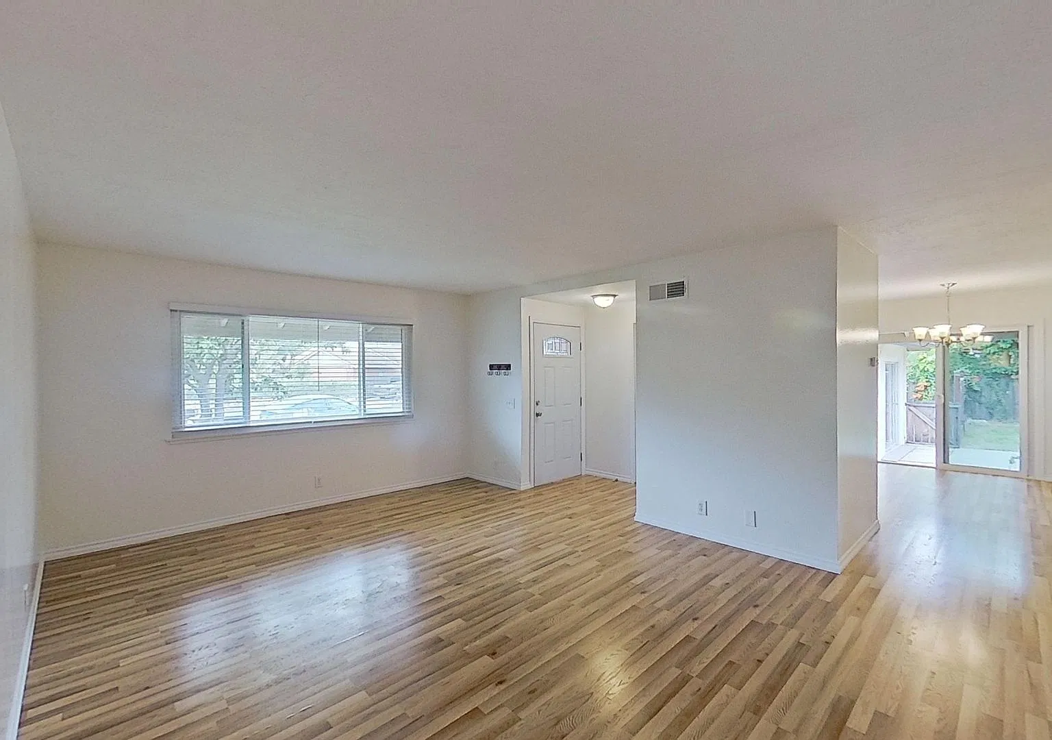 Spacious 4 Bedroom/2 Bathroom home plus Office in Goleta — Photo 4